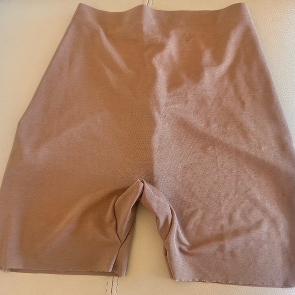 Skims - Bodysuit   Color: Sand   Size: Small and Size Medium - Picture 2 of 4